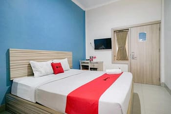 Reddoorz near Jalan Kolonel Haji Burlian Palembang 