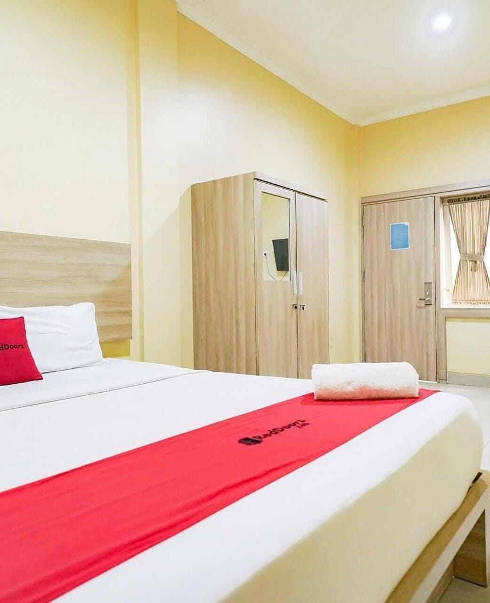 RedDoorz Deluxe Room