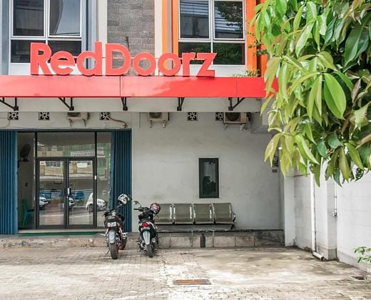 RedDoorz near Taman Wisata Alam Punti Kayu Palembang 2