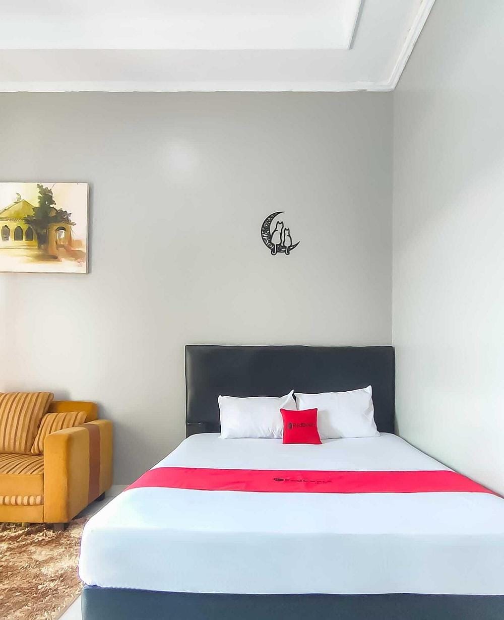 RedDoorz Deluxe Room