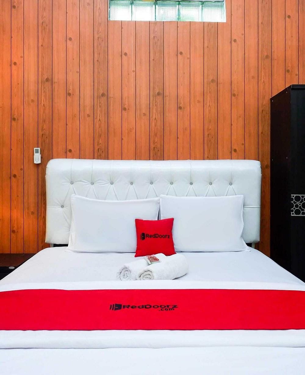 RedDoorz Deluxe Room
