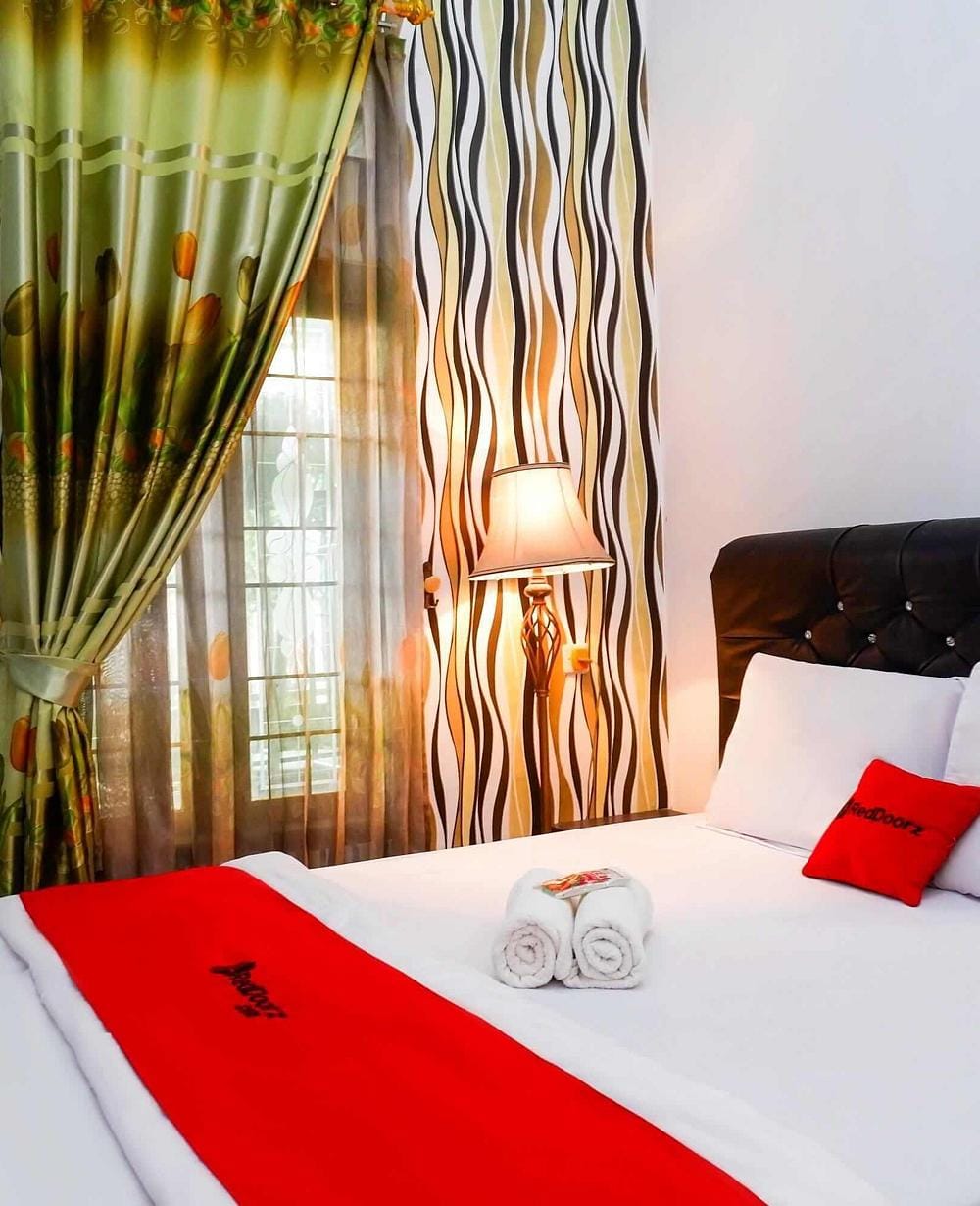 RedDoorz Superior Room