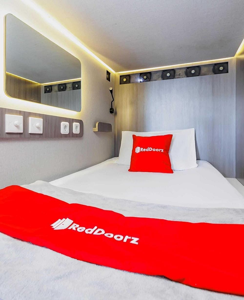 RedDoorz Single Capsule
