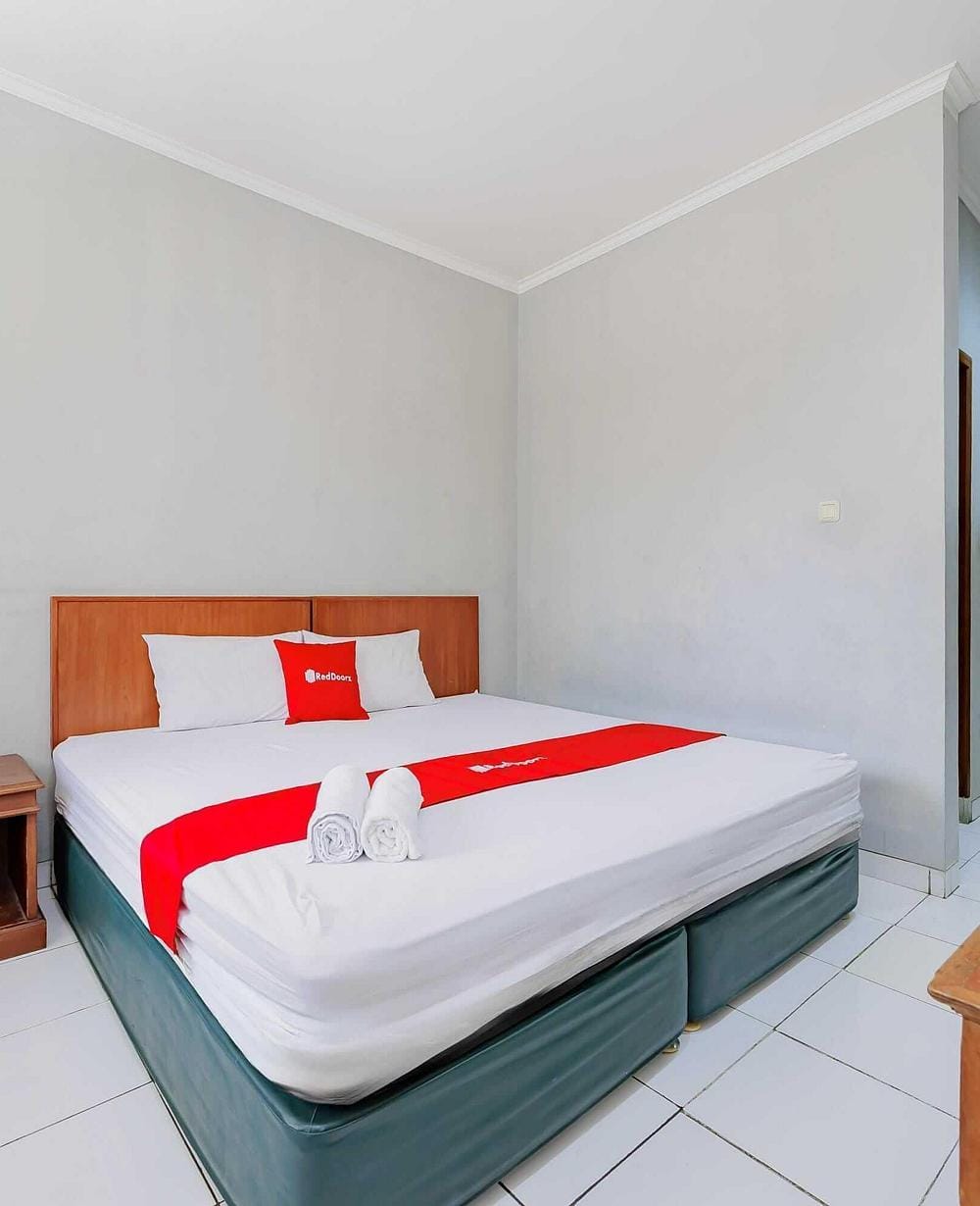 RedDoorz Deluxe Room