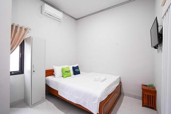 Urbanview Hotel The Corner Pandowo