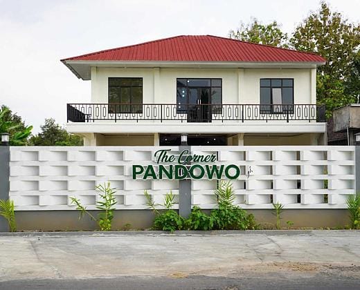 Urbanview Hotel The Corner Pandowo