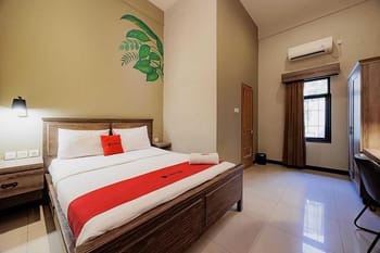 RedDoorz Plus near Mall Slipi Jaya