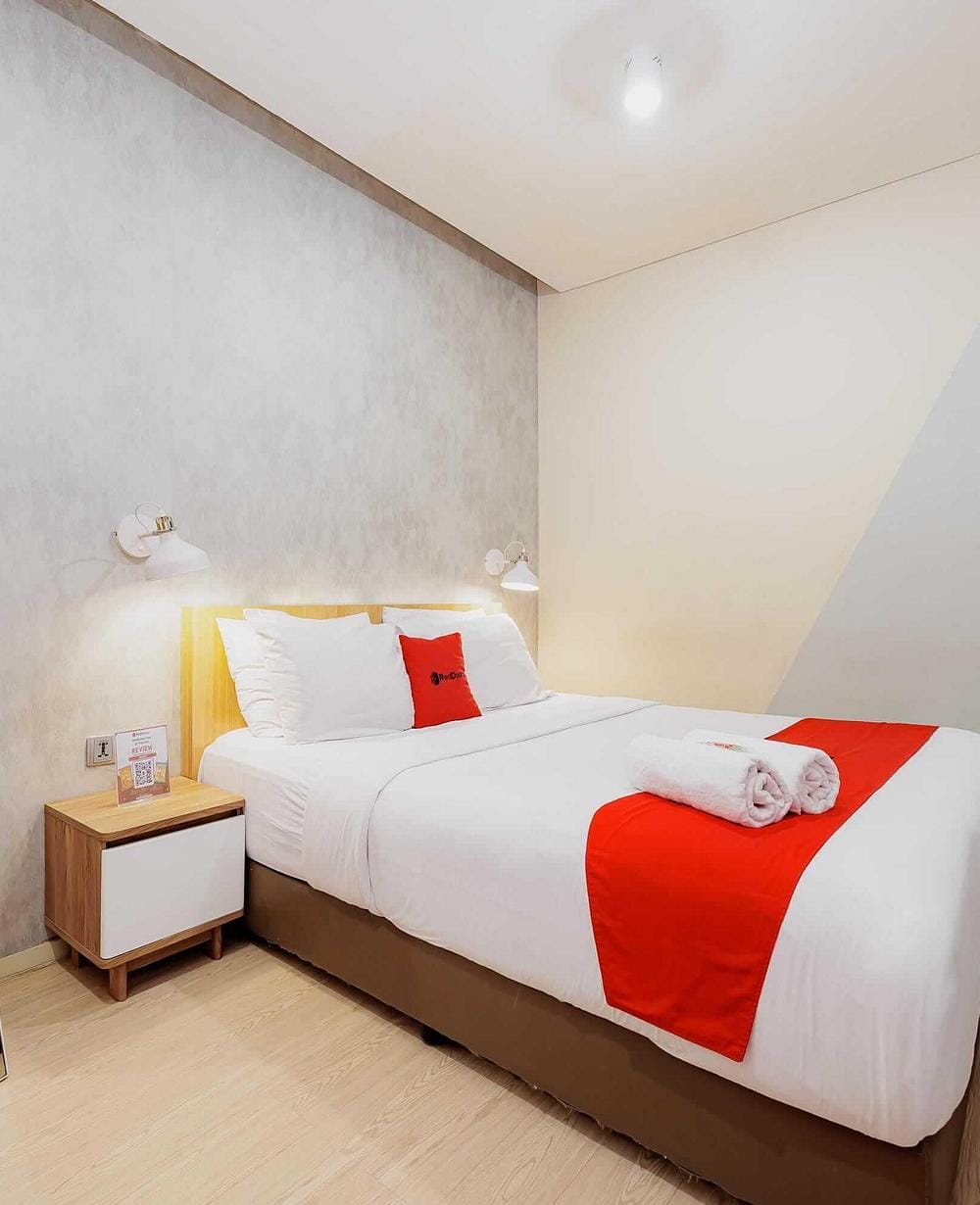 RedDoorz Deluxe Room