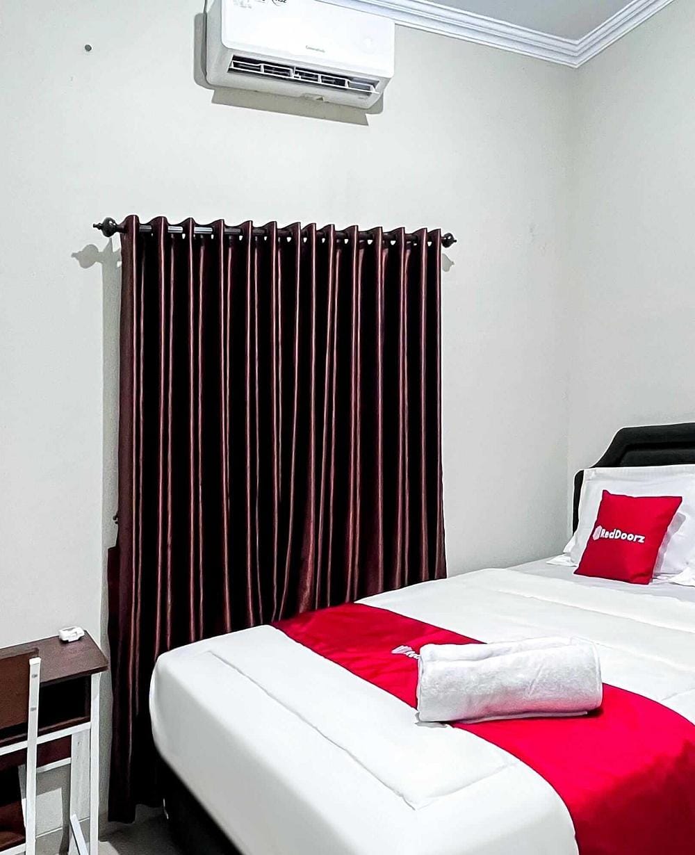RedDoorz Room