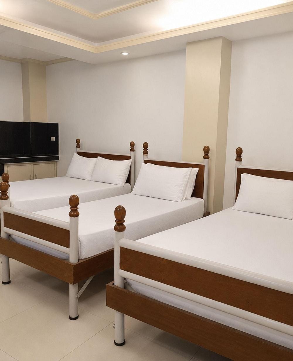 Family Fan Room – 5 Adults