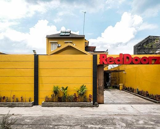 RedDoorz @ Solo Baru