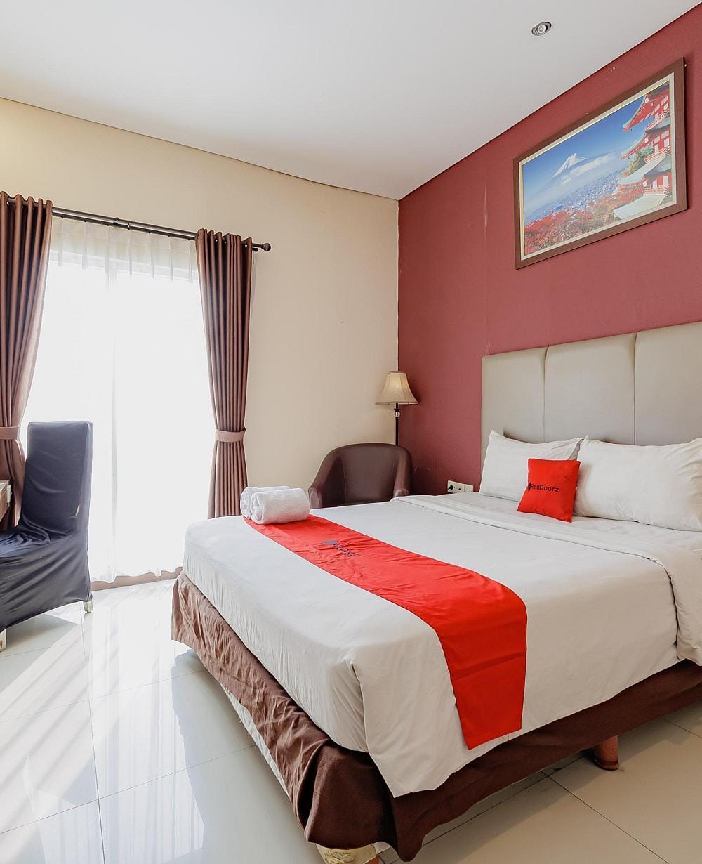 RedDoorz Deluxe Room