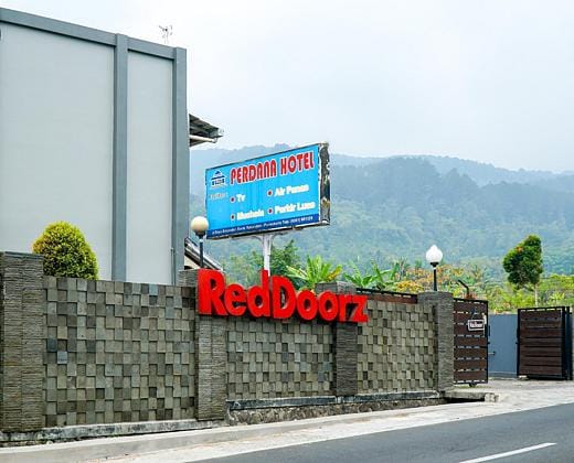 RedDoorz near Lokawisata Baturaden