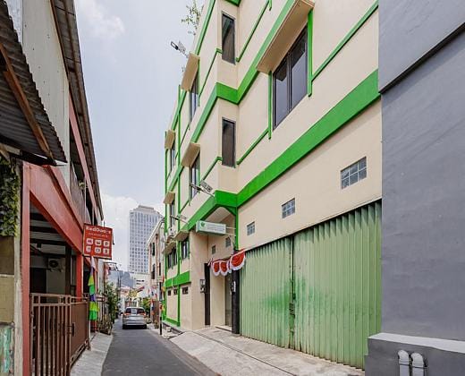 Green Apple Residence near Sarinah Mitra RedDoorz