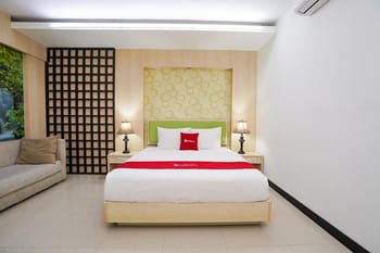 RedDoorz @ First Homestay Bypass Kuta