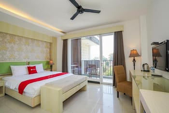 RedDoorz @ First Homestay Bypass Kuta