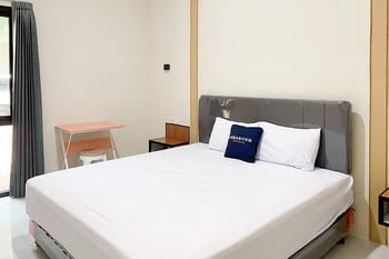 Urbanview Modern Guest House Jember