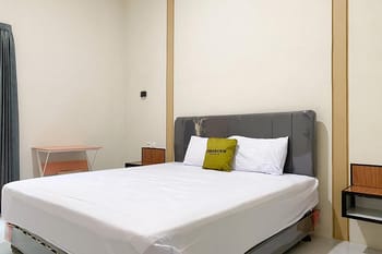 Urbanview Modern Guest House Jember