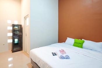Urbanview Wisma Tentrem Syariah near RS KSH