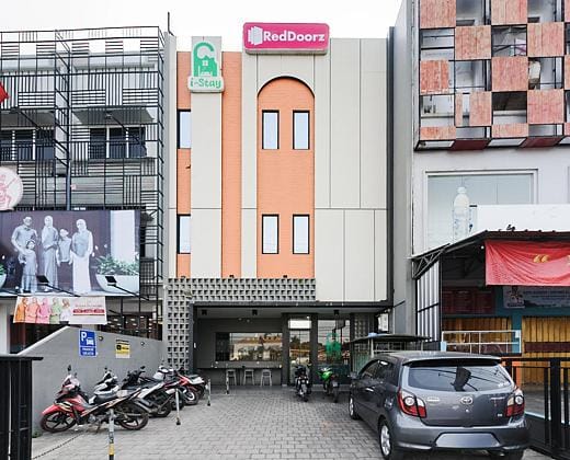 RedDoorz Plus @ Kedaton Lampung