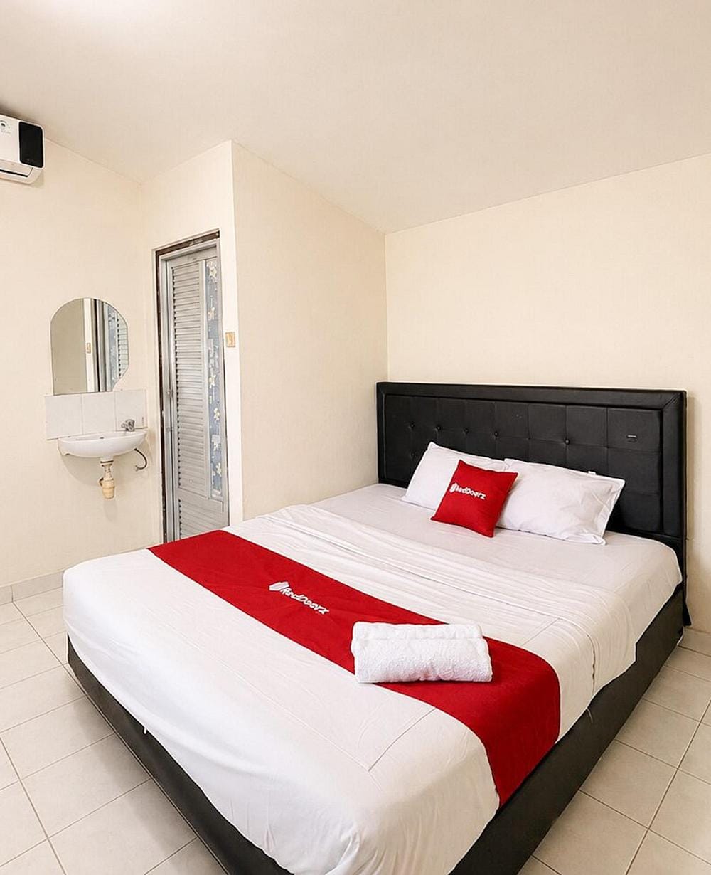 RedDoorz Room