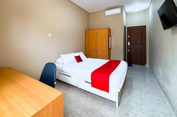 RedDoorz Syariah 358 Windan near RS Orthopedi Solo