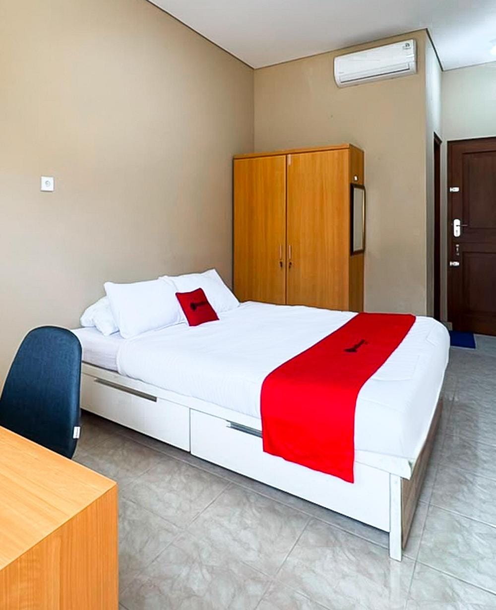 RedDoorz Room