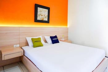 Urbanview Solo Tiara Hotel