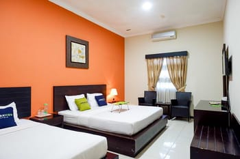 Urbanview Solo Tiara Hotel