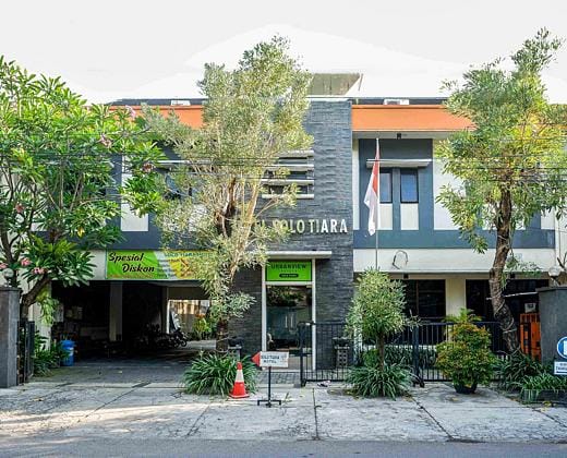 Urbanview Solo Tiara Hotel