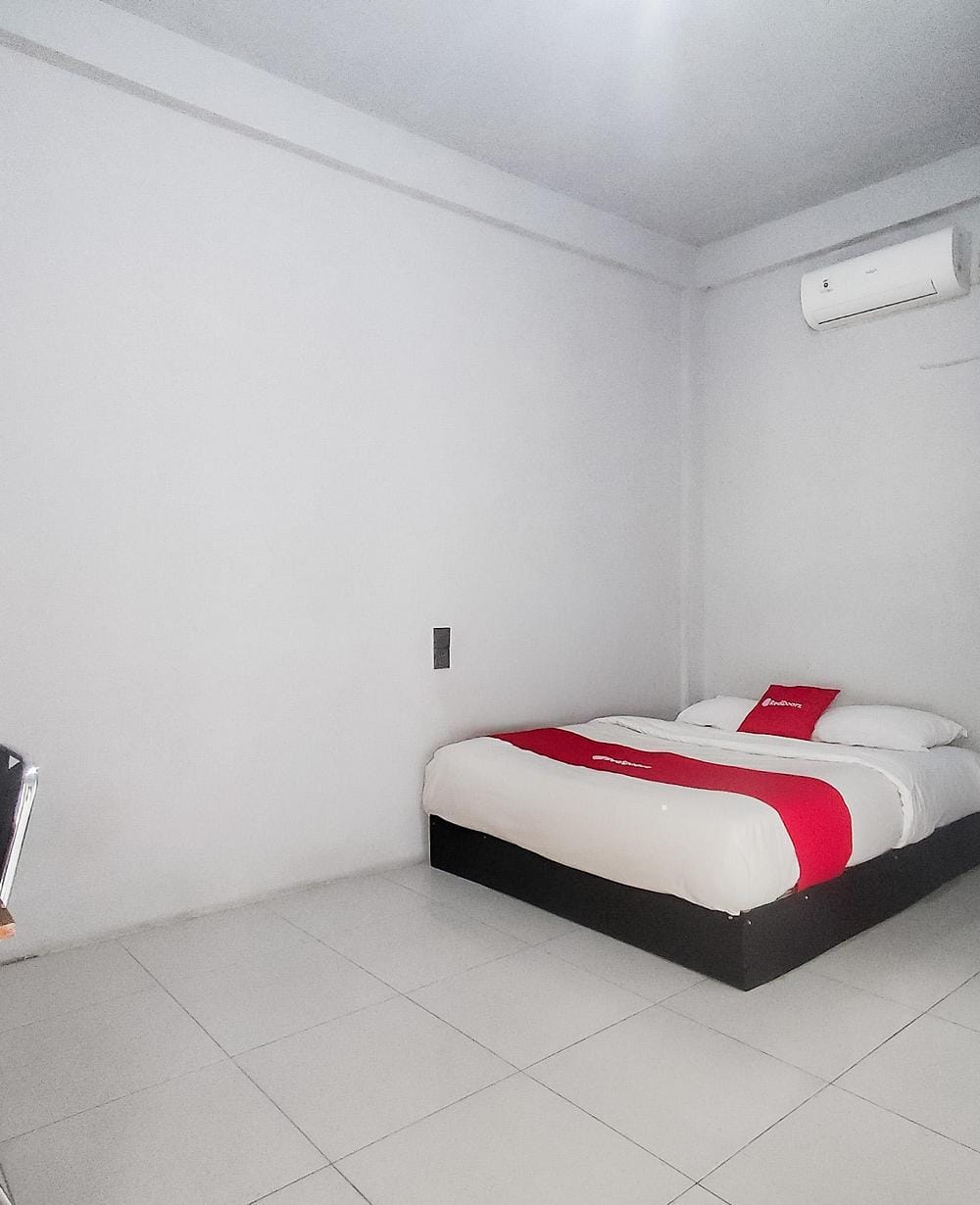 RedDoorz Room