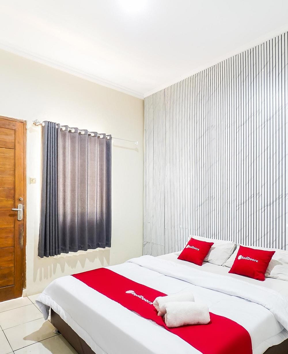 RedDoorz Room