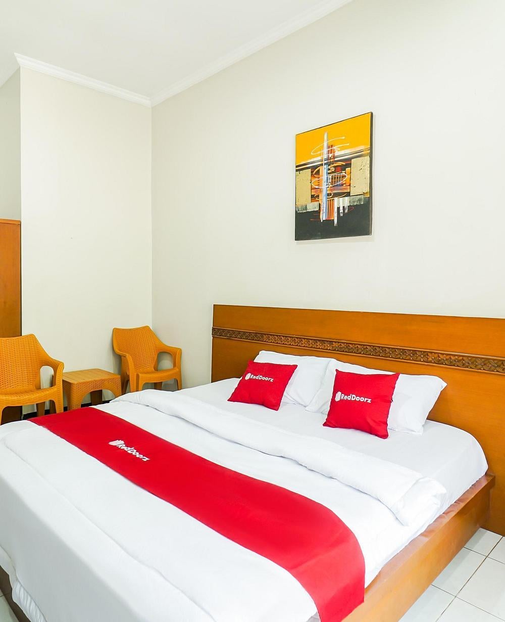 RedDoorz Deluxe Room