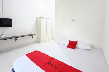 RedDoorz @ Almuhajir Homestay Kendari