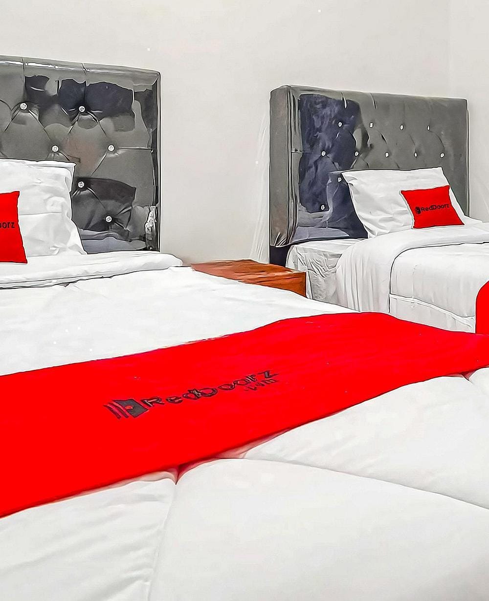 RedDoorz Twin Room