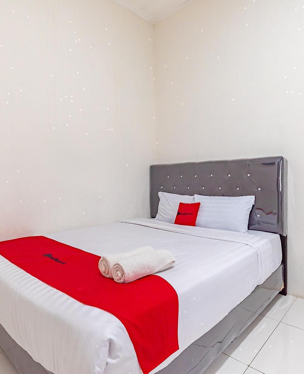 RedDoorz Deluxe Room