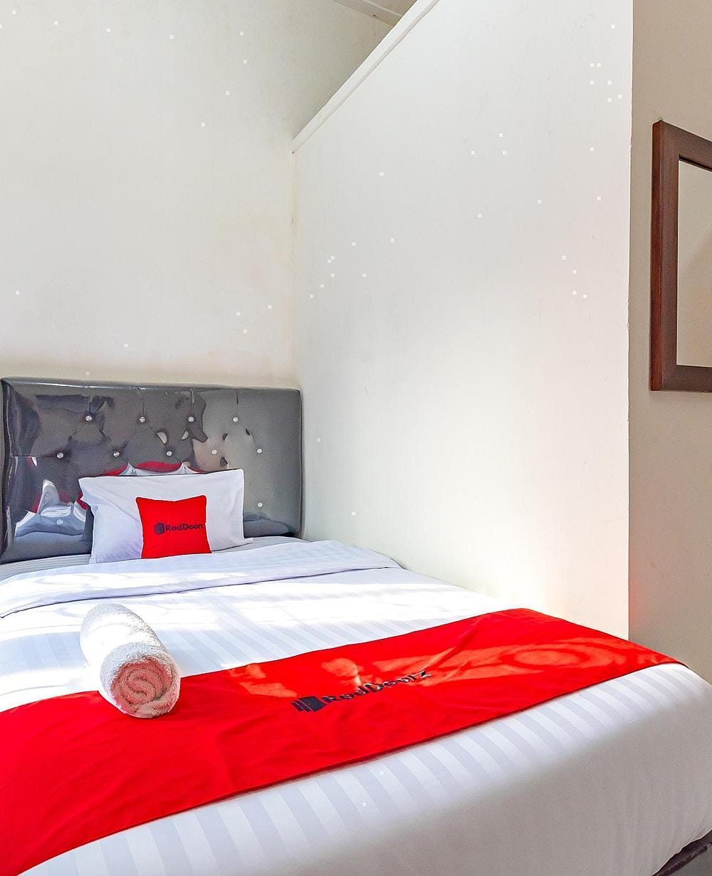 RedDoorz Single Room