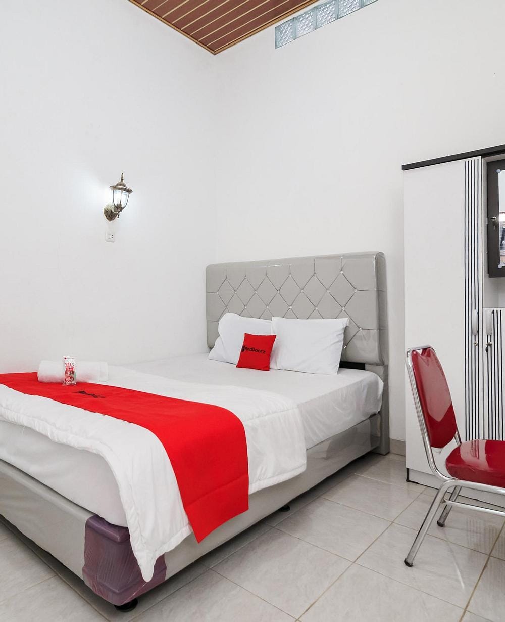 RedDoorz Room