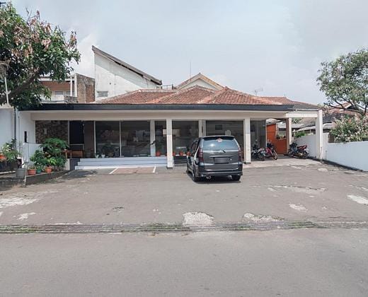 RedDoorz Syariah near BTC Fashion Mall