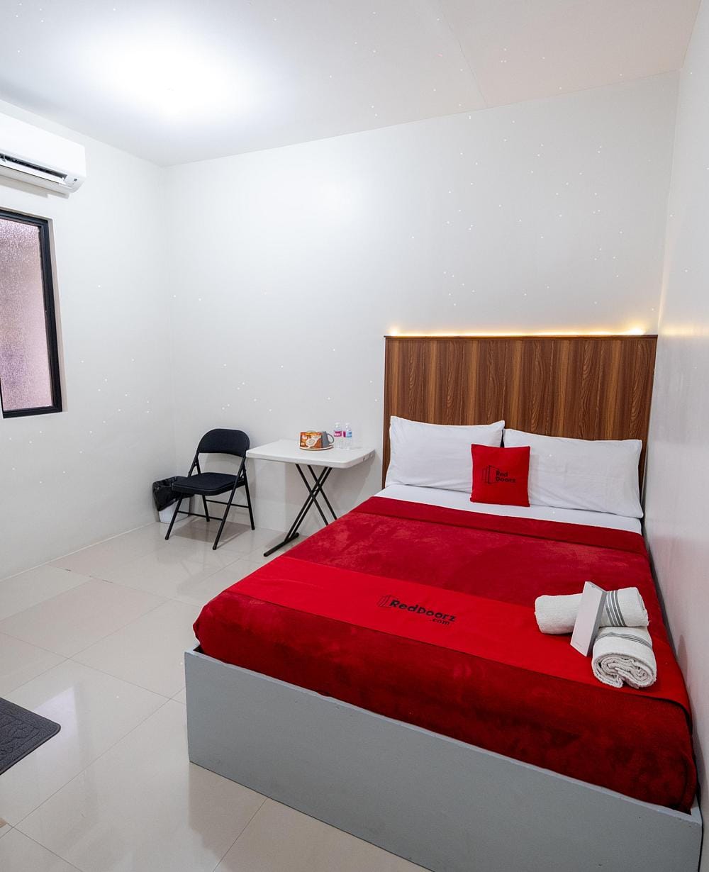 RedDoorz Deluxe Room