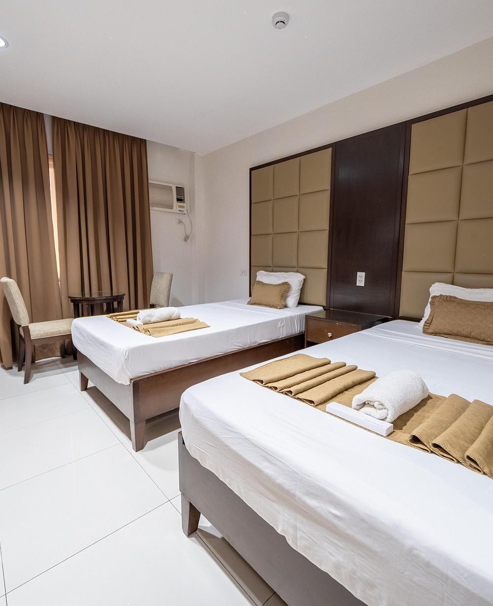 RedDoorz Twin Room