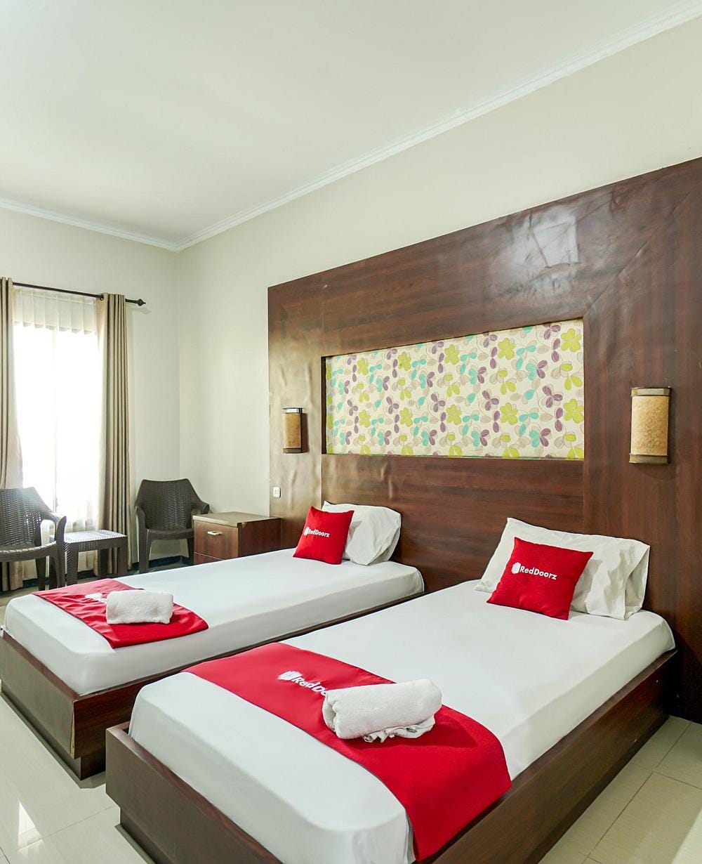 RedDoorz Superior Twin Room