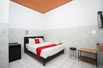RedDoorz @ Hotel AVA Malioboro