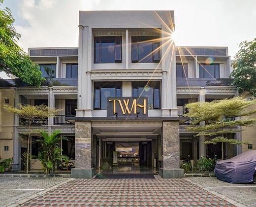Urbanview TWH Costel near Stadion Maguwoharjo Yogyakarta
