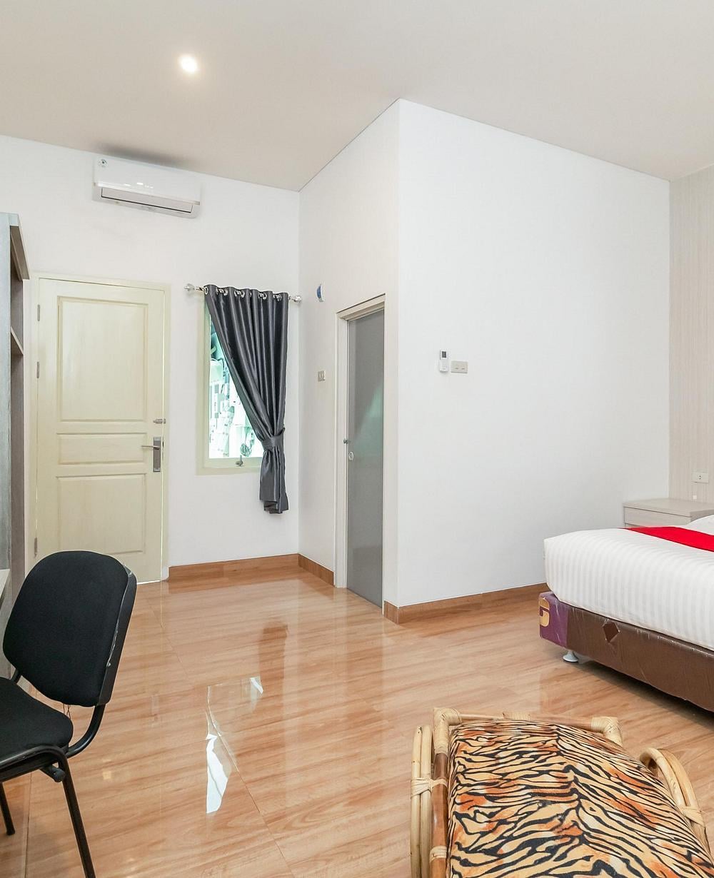 RedDoorz Family Room
