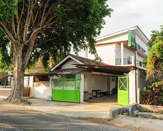 Urbanview Hotel Syariah Betego Enggal by RedDoorz