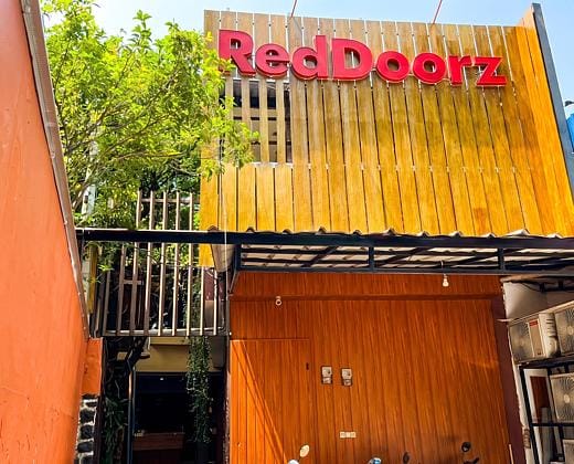 RedDoorz near Riau Junction Mall 2