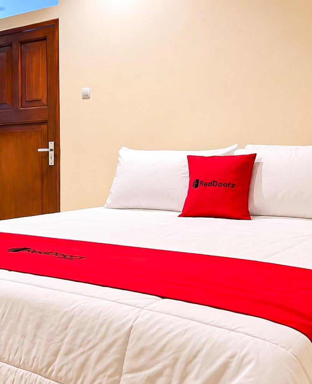 RedDoorz Deluxe Room