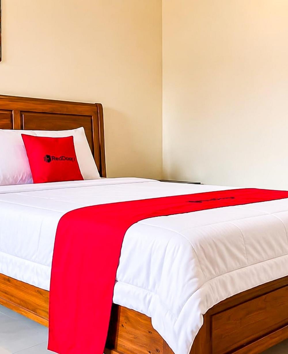 RedDoorz Single Room with Sharing Bathroom