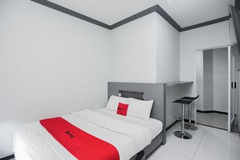 RedDoorz Plus Syariah @ Jalan Endro Suratmin Lampung